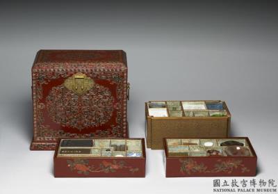 图片[5]-Curio box with filled-in gold and lacquered dragon-and phoenix decor. Qing dynasty, 18th century-China Archive